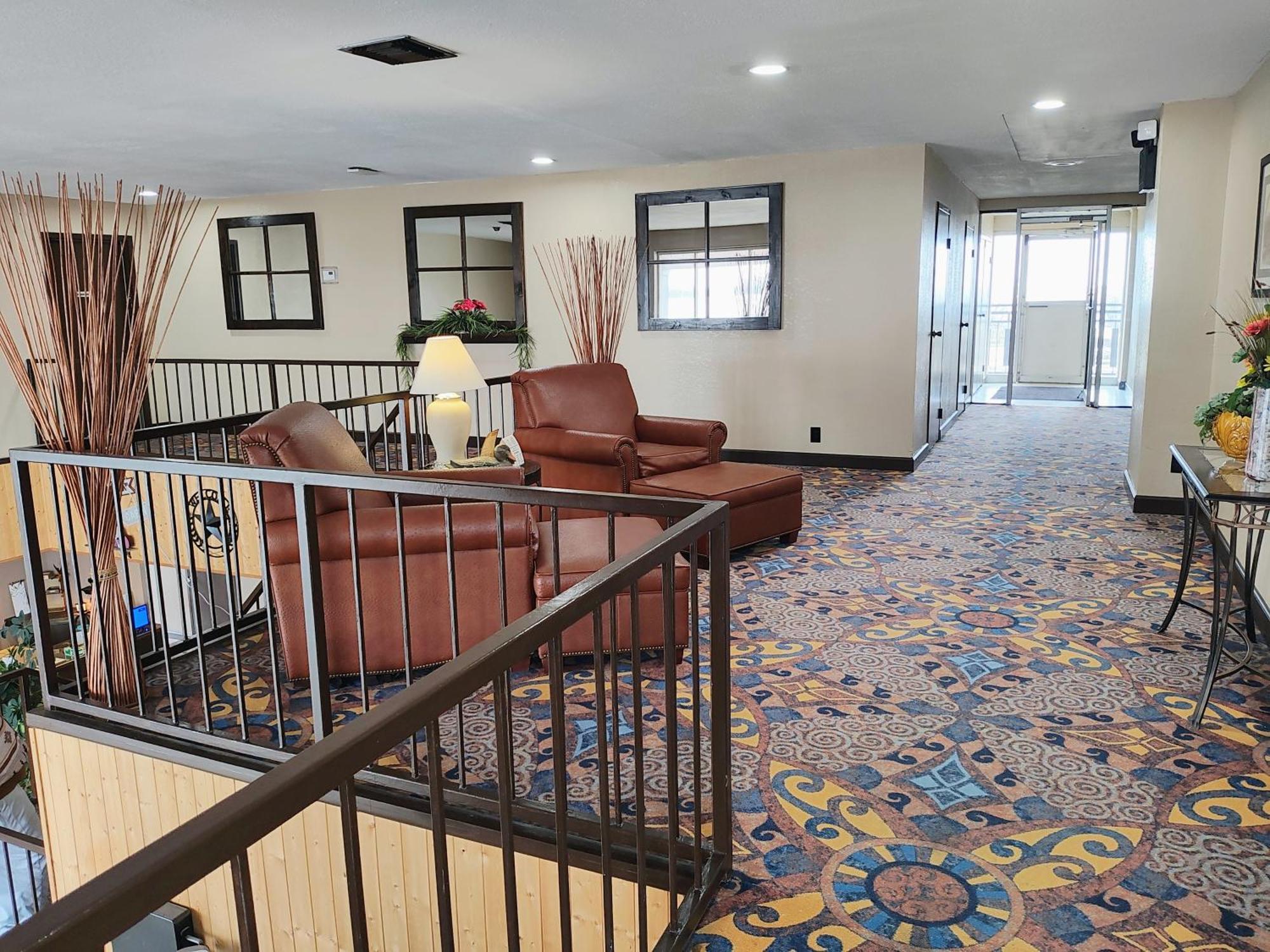 The Lodge At Russell - Russell Inn Экстерьер фото