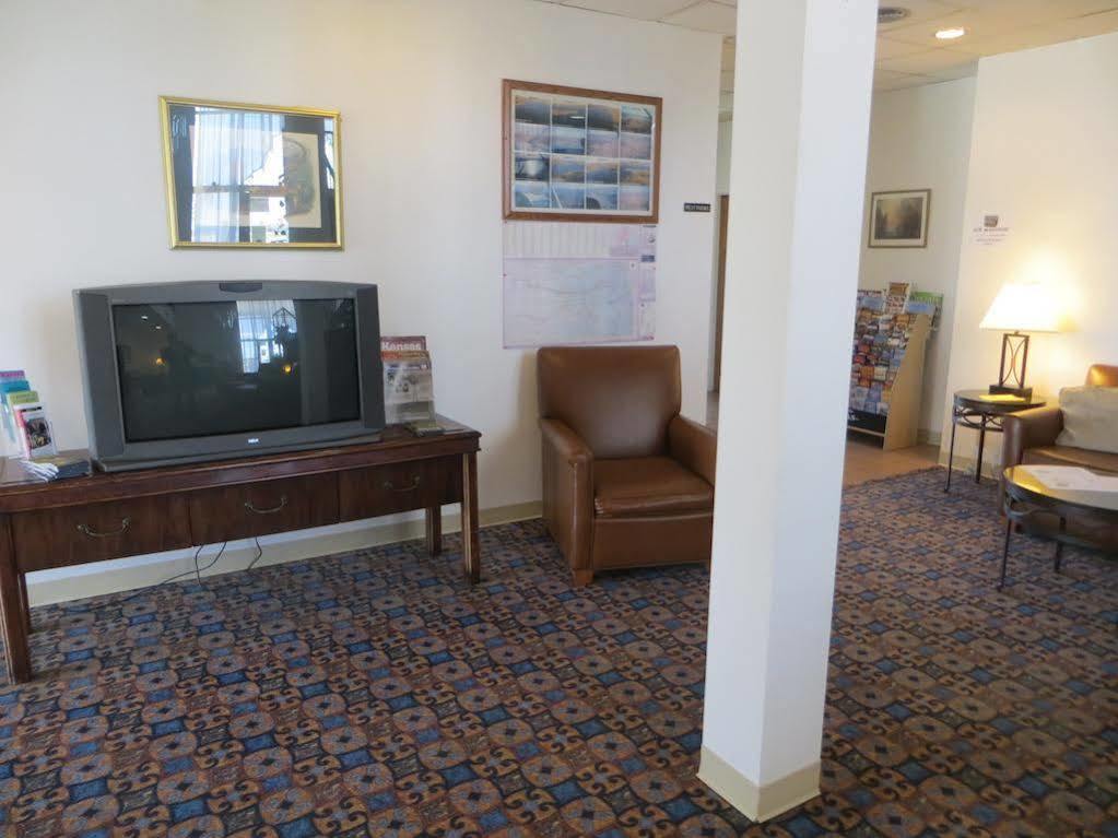 The Lodge At Russell - Russell Inn Экстерьер фото