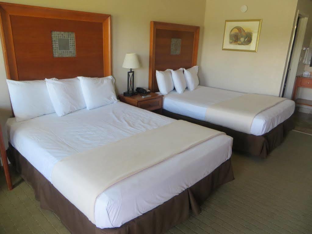 The Lodge At Russell - Russell Inn Экстерьер фото