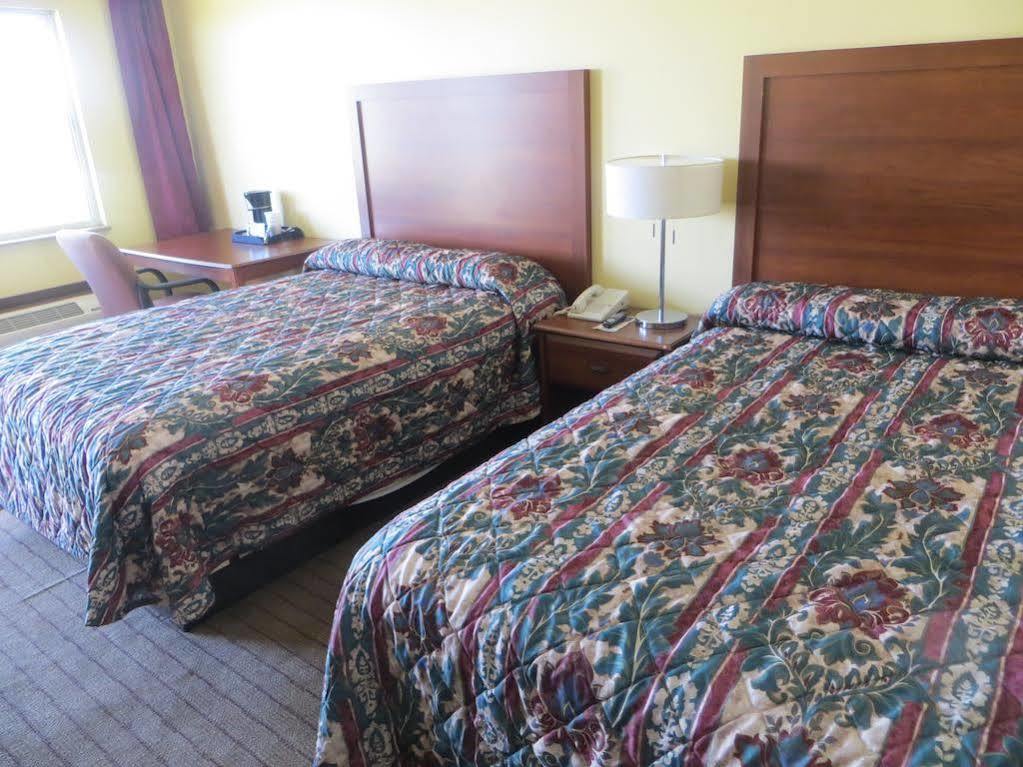 The Lodge At Russell - Russell Inn Экстерьер фото