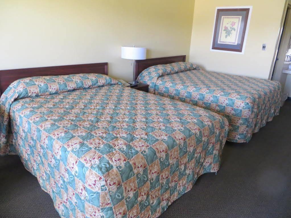 The Lodge At Russell - Russell Inn Экстерьер фото