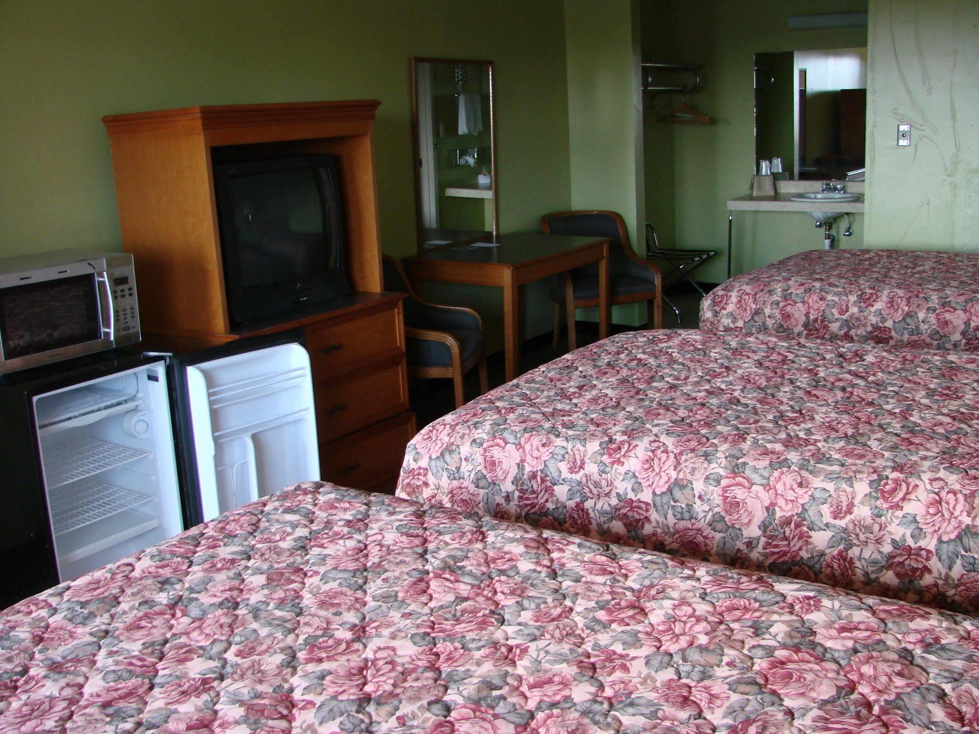 The Lodge At Russell - Russell Inn Экстерьер фото